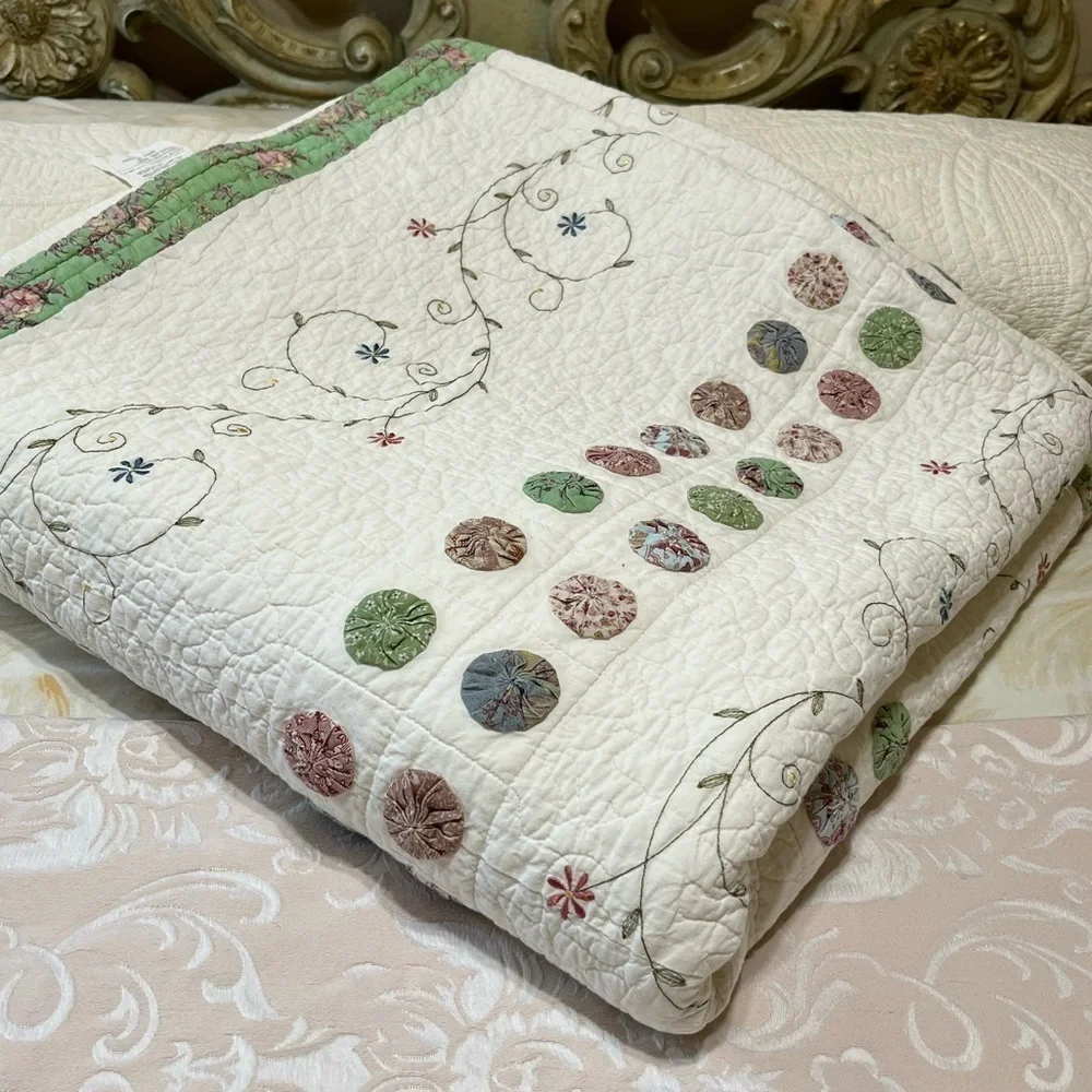 YO YO QUILT, SUFFOLK PUFF QUILT, NOSTALGIC HOME FASHIONS, QUEEN SIZE